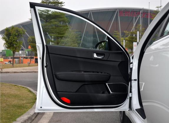 起亚K5 2017款 2.0L 自动15周年特别版LUX 车厢座椅   前门板
