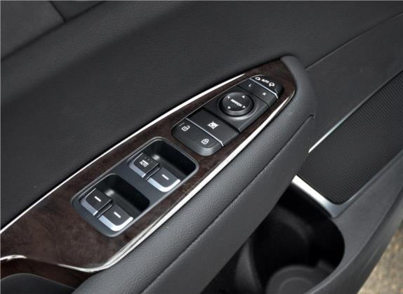 起亚K5 2017款 2.0L 自动15周年特别版LUX 车厢座椅   门窗控制