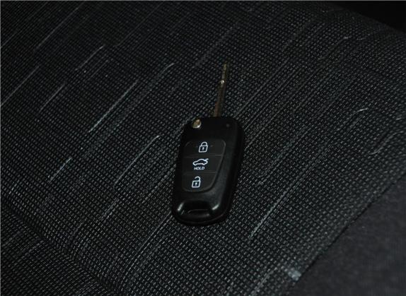 起亚K2 2011款 三厢 1.4L AT GLS 其他细节类   钥匙