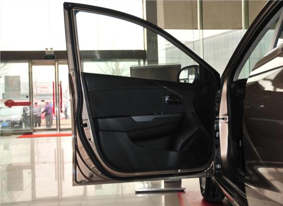 起亚K2 2011款 三厢 1.4L AT GLS 车厢座椅   前门板