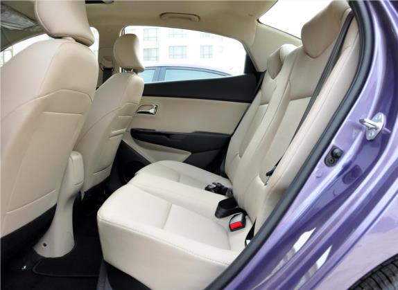 起亚K2 2011款 三厢 1.6L AT Premium 车厢座椅   后排空间