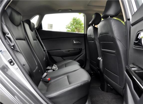 起亚K2 2012款 两厢 1.6L AT Premium 车厢座椅   后排空间