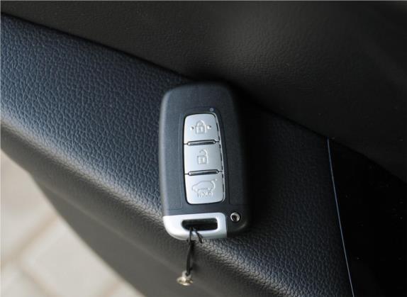 起亚K2 2012款 两厢 1.6L AT Premium纪念版 其他细节类   钥匙
