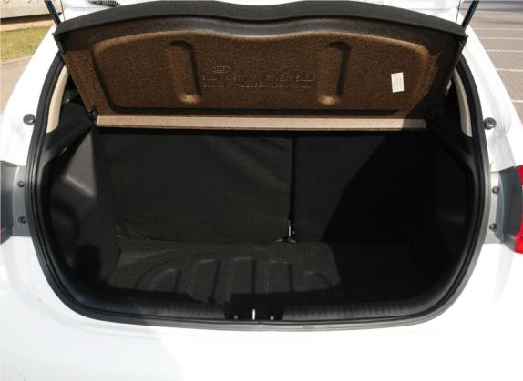 起亚K2 2012款 两厢 1.6L AT Premium纪念版 车厢座椅   后备厢