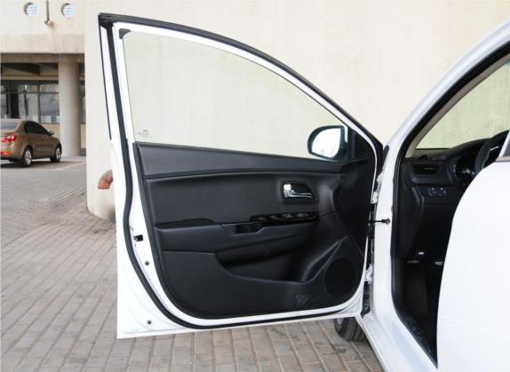 起亚K2 2012款 两厢 1.6L AT Premium纪念版 车厢座椅   前门板