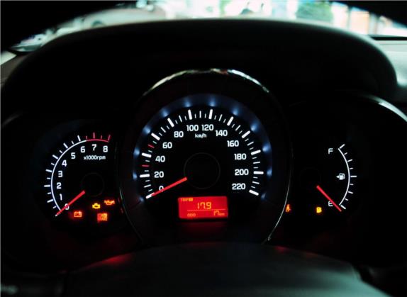 起亚K2 2012款 三厢 1.4L MT GLS纪念版 中控类   仪表盘