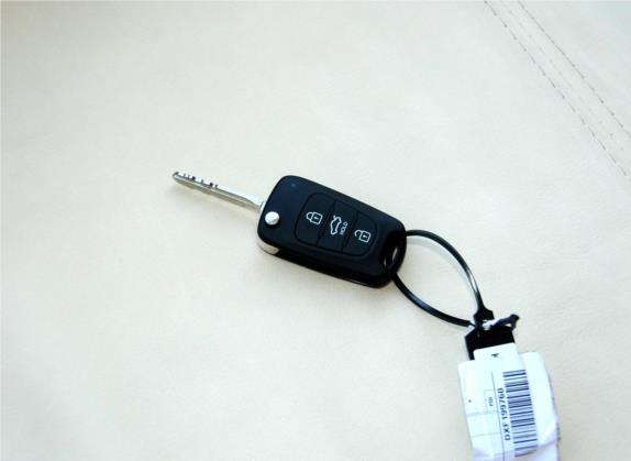 起亚K2 2012款 三厢 1.4L MT TOP纪念版 其他细节类   钥匙