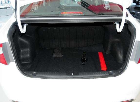 起亚K2 2012款 三厢 1.4L MT TOP纪念版 车厢座椅   后备厢