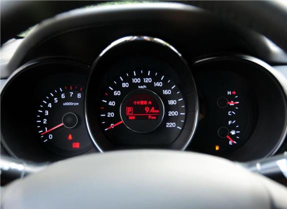 起亚K2 2012款 三厢 1.6L AT Premium纪念版 中控类   仪表盘