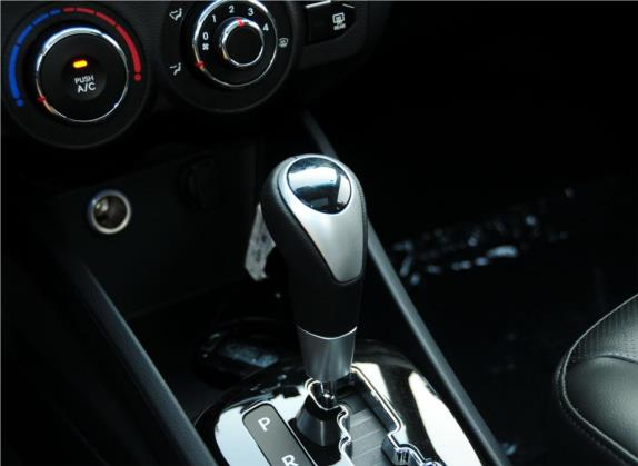 起亚K2 2012款 三厢 1.6L AT Premium纪念版 中控类   挡把