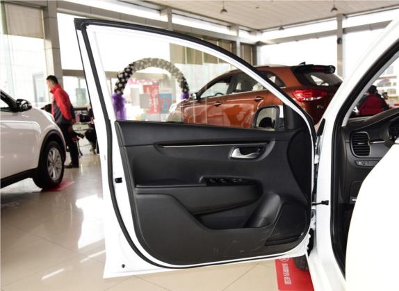起亚K2 2017款 三厢 1.4L MT DLX 车厢座椅   前门板