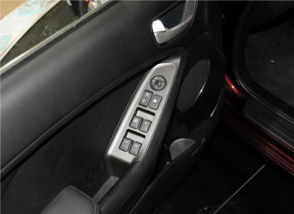 起亚K3 2013款 1.6L 手动GLS 车厢座椅   门窗控制