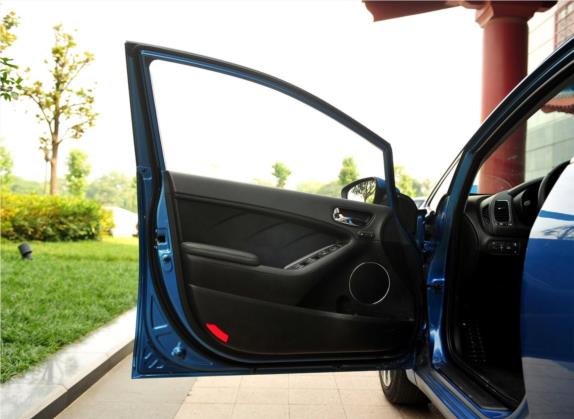 起亚K3 2013款 1.8L 自动Premium 车厢座椅   前门板
