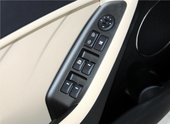 起亚K3 2015款 1.6L 自动DLX 车厢座椅   门窗控制