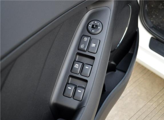 起亚K3 2017款  1.6L 自动15周年特别版GLS 车厢座椅   门窗控制