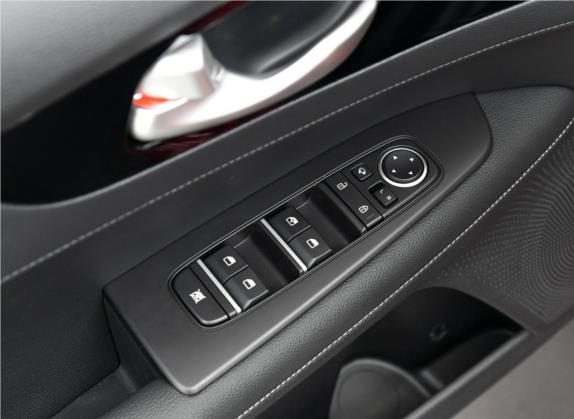 起亚K3 2019款 1.5L CVT新锐版 车厢座椅   门窗控制
