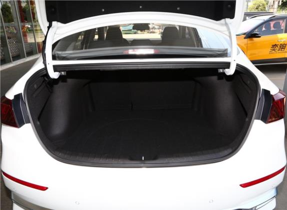 起亚K3 2019款 1.5L CVT智享科技版 车厢座椅   后备厢