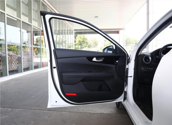 起亚K3 2019款 1.5L CVT智享科技版 车厢座椅   前门板