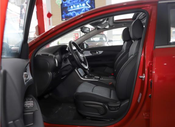 起亚K3 2020款 1.5L CVT智享互联版 车厢座椅   前排空间