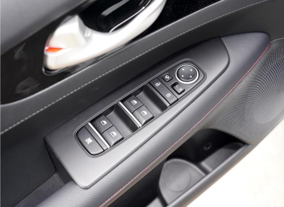 起亚K3 2020款 1.4T DCT 新锐运动版 车厢座椅   门窗控制