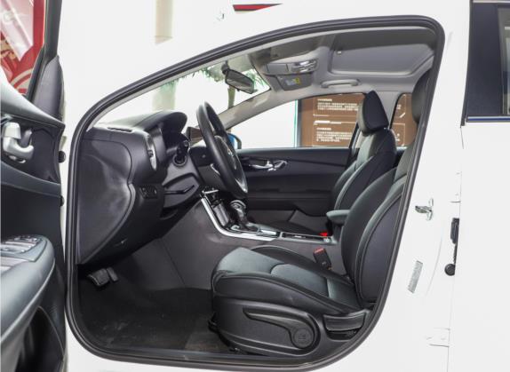 起亚K3 2021款 1.5L CVT时尚版 车厢座椅   前排空间