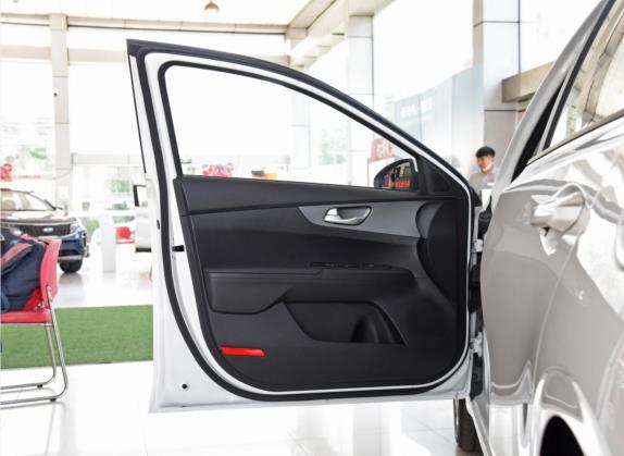 起亚K3 2021款 改款 1.5L CVT青春版 车厢座椅   前门板