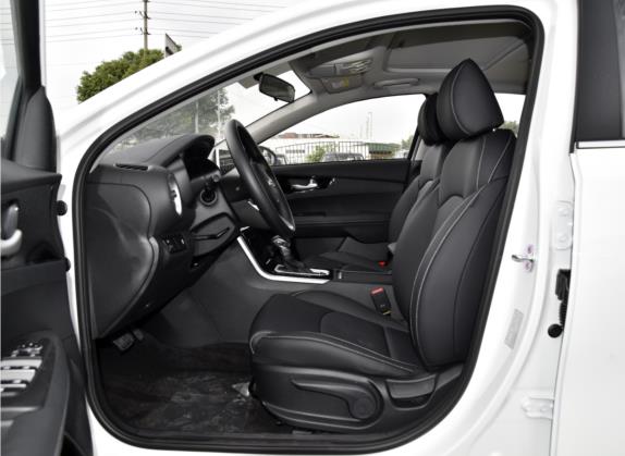 起亚K3 2021款 改款 1.5L CVT时尚版 车厢座椅   前排空间