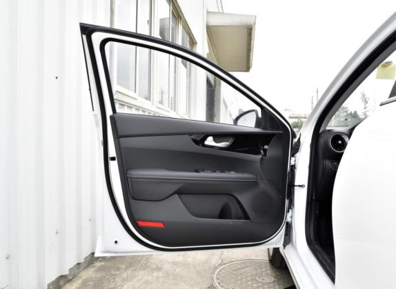 起亚K3 2021款 改款 1.5L CVT时尚版 车厢座椅   前门板