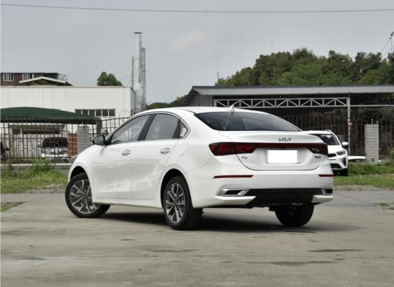 起亚K3 2021款 改款 1.5L CVT时尚版 外观   斜后