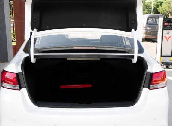 起亚K4 2014款 1.8L 自动LUX 车厢座椅   后备厢