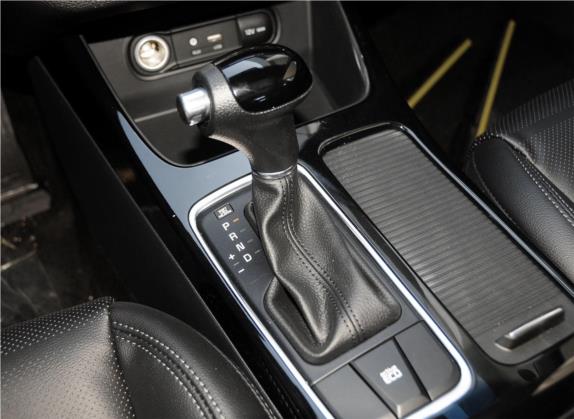 起亚K4 2014款 1.8L 自动GLS 中控类   挡把