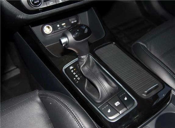 起亚K4 2015款 1.8L 自动DLX Special 中控类   挡把