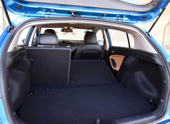 起亚K3S 2014款 1.6L 自动Premium 车厢座椅   后备厢