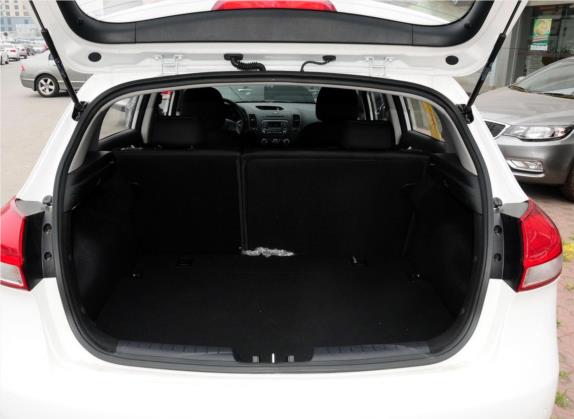 起亚K3S 2014款 1.6L 自动GL 车厢座椅   后备厢