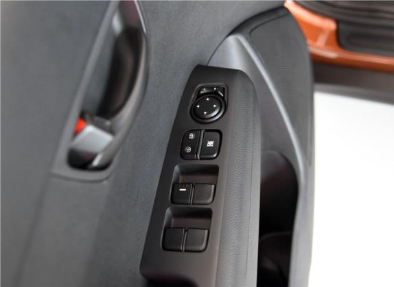 KX3傲跑 2017款 1.6L 手动傲风版 车厢座椅   门窗控制