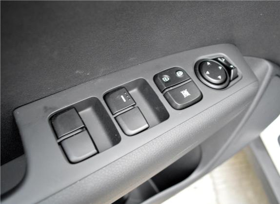 KX3傲跑 2017款 1.6L 自动傲雅15周年特别版 车厢座椅   门窗控制