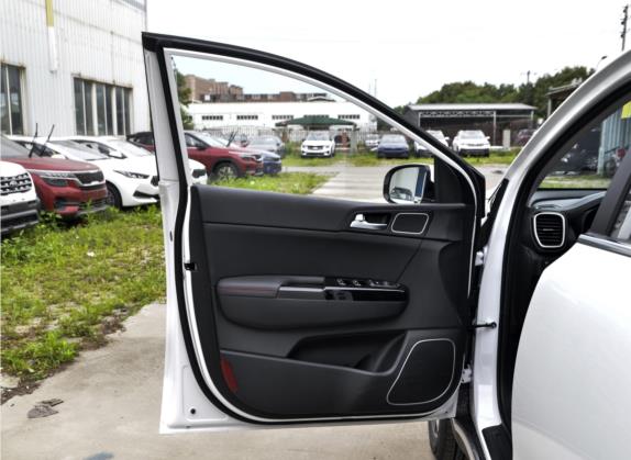 起亚KX5 2021款 2.0L 自动两驱舒适版 车厢座椅   前门板