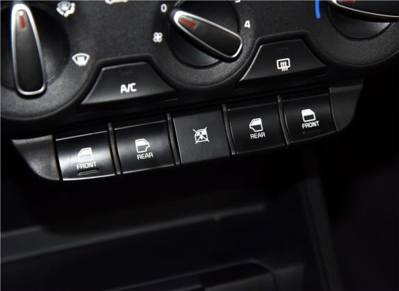 焕驰 2017款 1.4L 自动豪华版Deluxe 车厢座椅   门窗控制