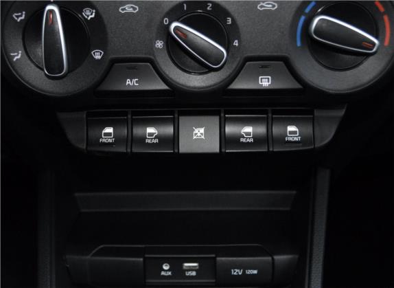 焕驰 2017款 1.4L 手动时尚版Smart 车厢座椅   门窗控制