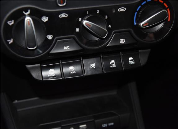 焕驰 2017款 1.4L 手动豪华版Deluxe 车厢座椅   门窗控制