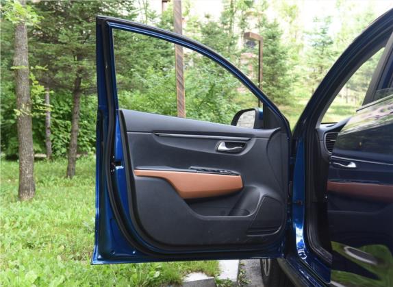KX CROSS 2017款 1.4L MT GLS 车厢座椅   前门板