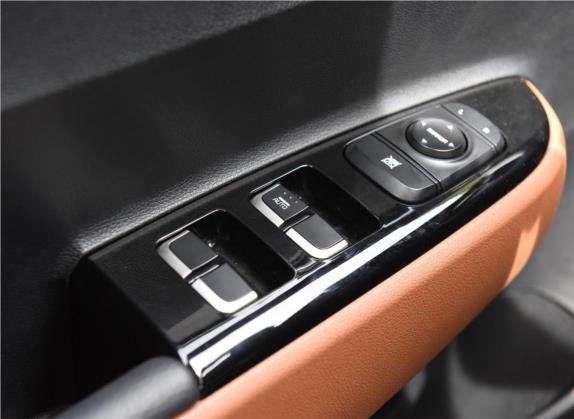 KX CROSS 2017款 1.4L MT GLS 车厢座椅   门窗控制