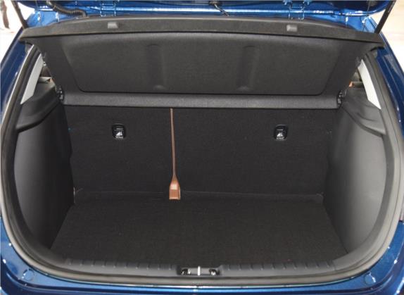 KX CROSS 2017款 1.4L AT GLS 车厢座椅   后备厢