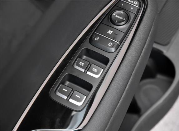 起亚K5新能源 2018款 2.0L 智尊版 车厢座椅   门窗控制