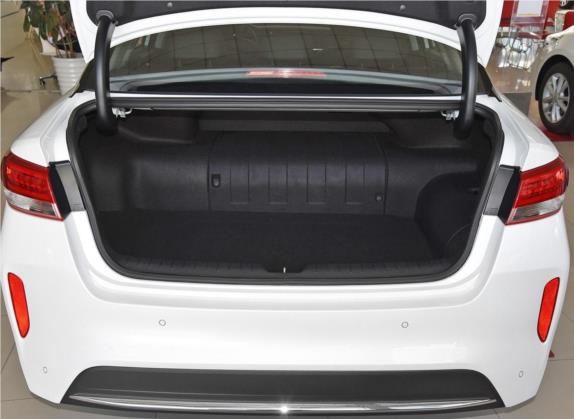 起亚K5新能源 2018款 2.0L 智享版 车厢座椅   后备厢