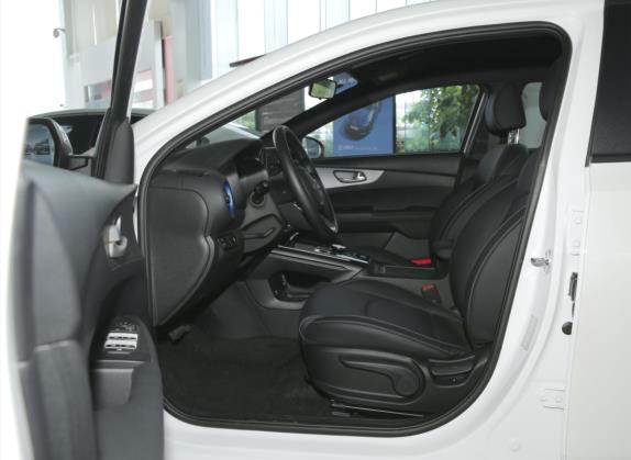 起亚K3新能源 2021款 EV 舒适版 410km 车厢座椅   前排空间