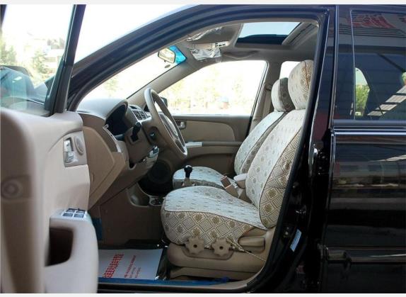 狮跑 2007款 2.0L 手动两驱版GLS 车厢座椅   前排空间
