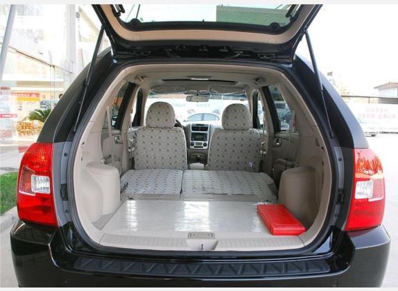狮跑 2007款 2.0L 手动两驱版GLS 车厢座椅   后备厢