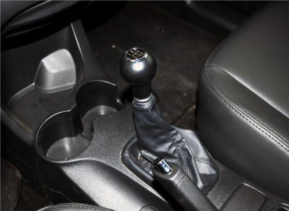 狮跑 2012款 2.0L 手动两驱版GLS 中控类   挡把