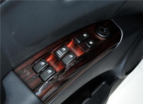 狮跑 2012款 2.0L 自动两驱版GLS 车厢座椅   门窗控制